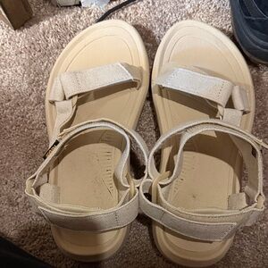 Tevas  men size 8